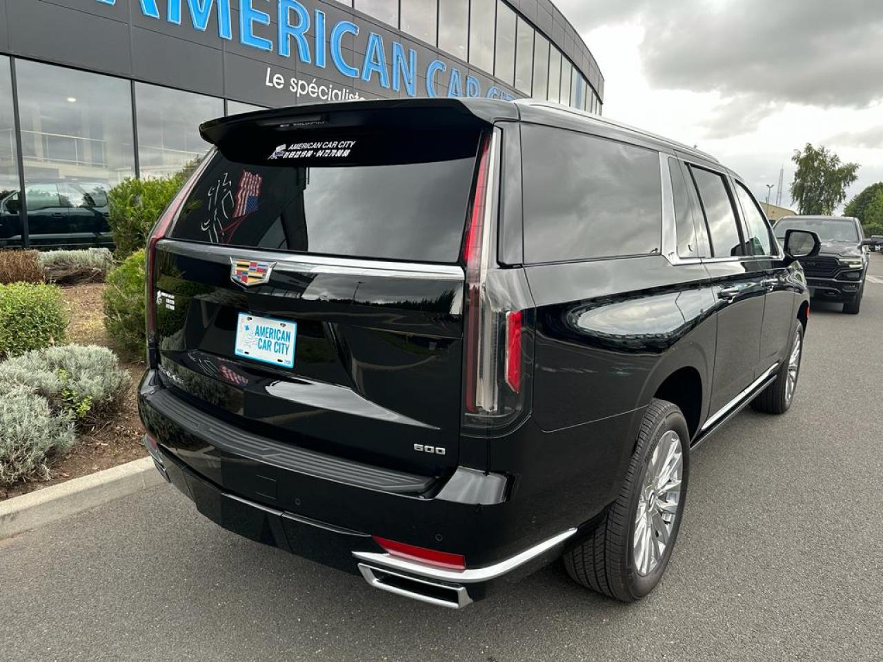 CADILLAC ESCALADE ESV Premium Luxury V8 6.2L