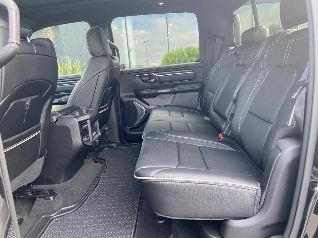DODGE RAM 1500 CREW LIMITED NIGHT EDITION