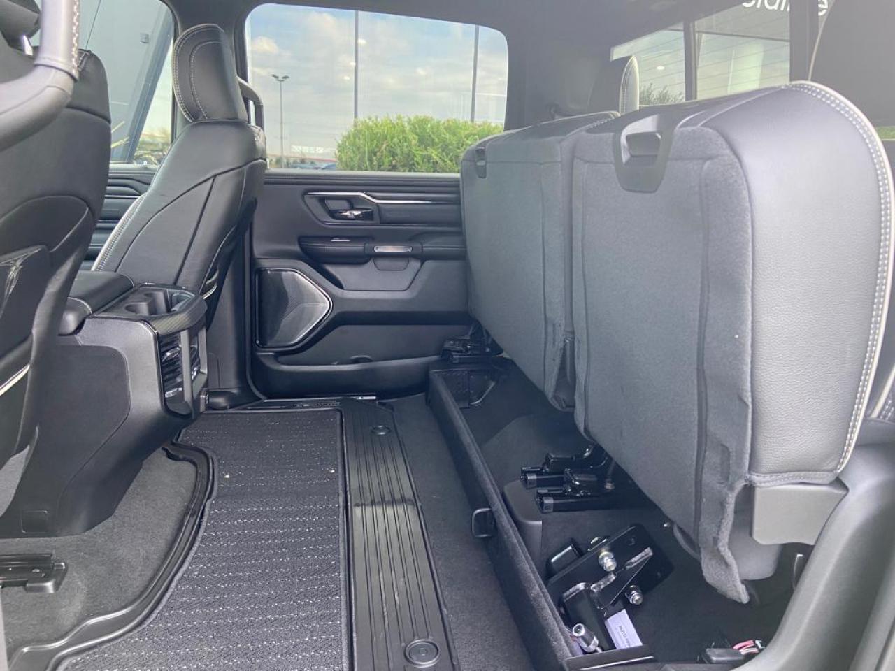 DODGE RAM 1500 CREW LIMITED NIGHT EDITION
