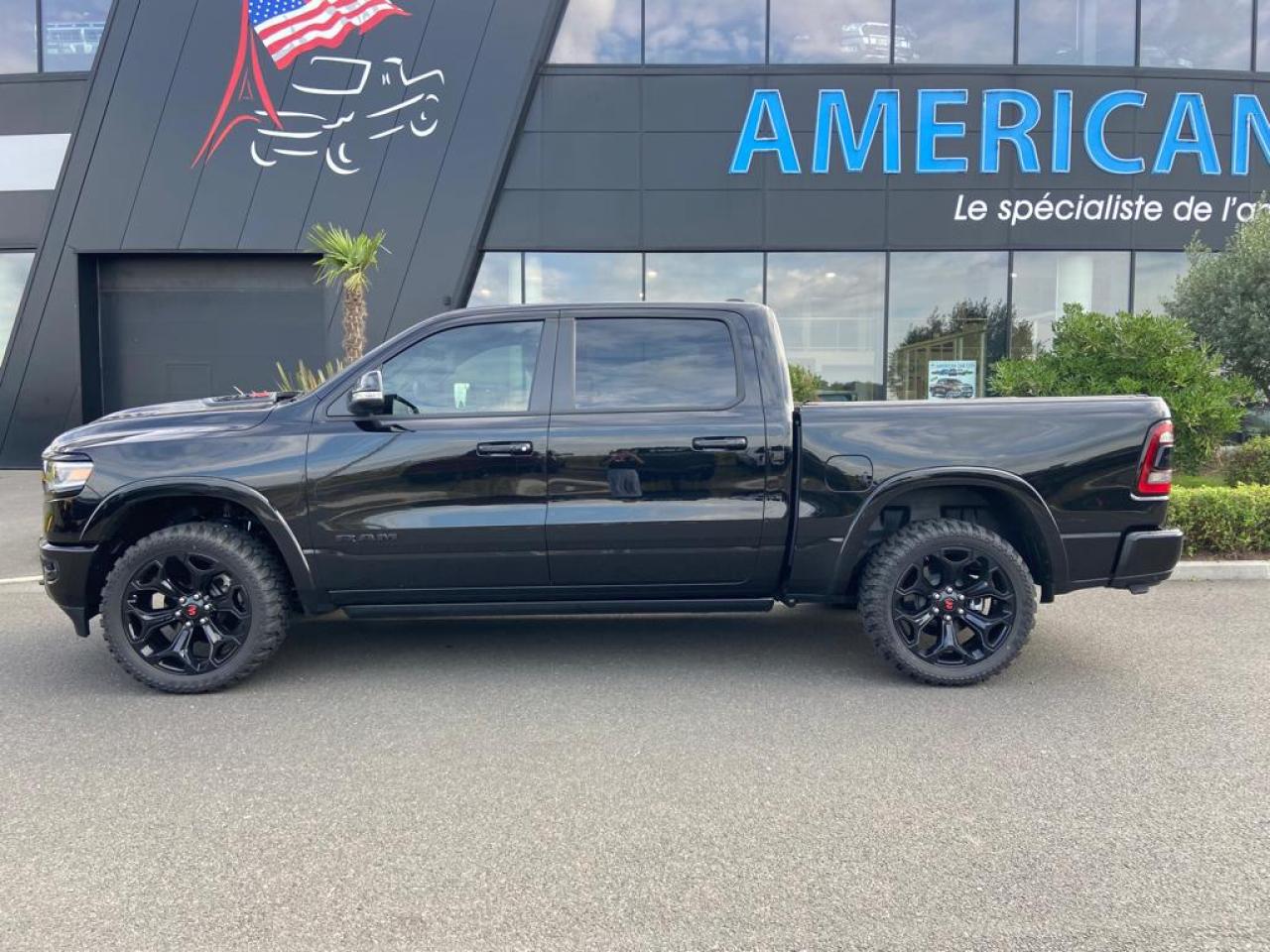DODGE RAM 1500 CREW LIMITED NIGHT EDITION