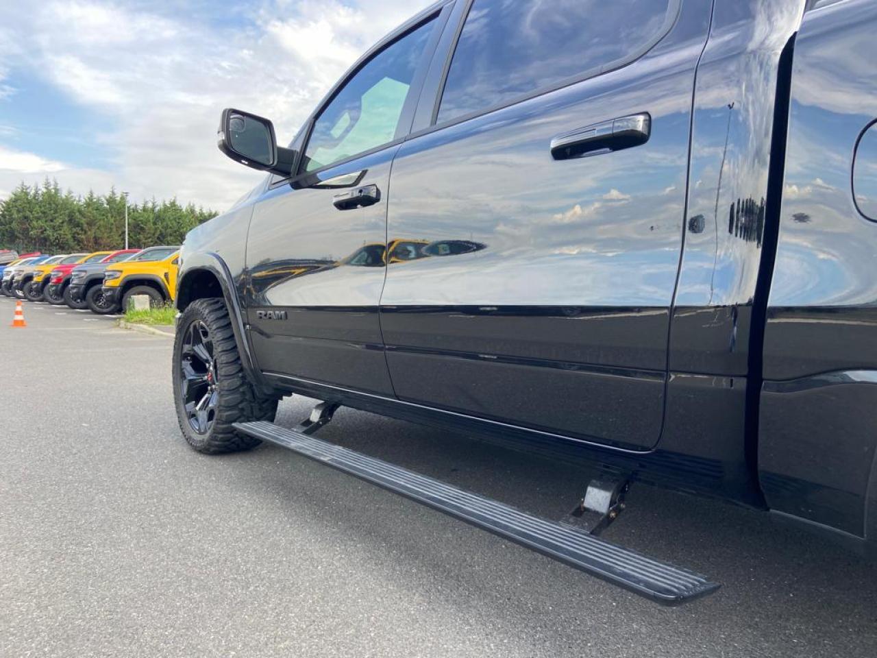 DODGE RAM 1500 CREW LIMITED NIGHT EDITION