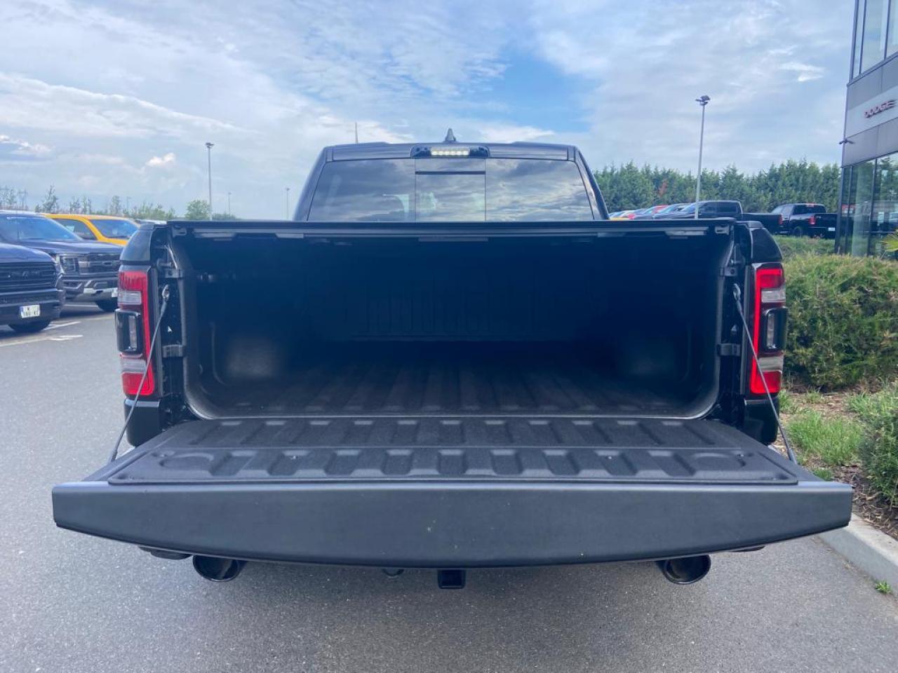 DODGE RAM 1500 CREW LIMITED NIGHT EDITION