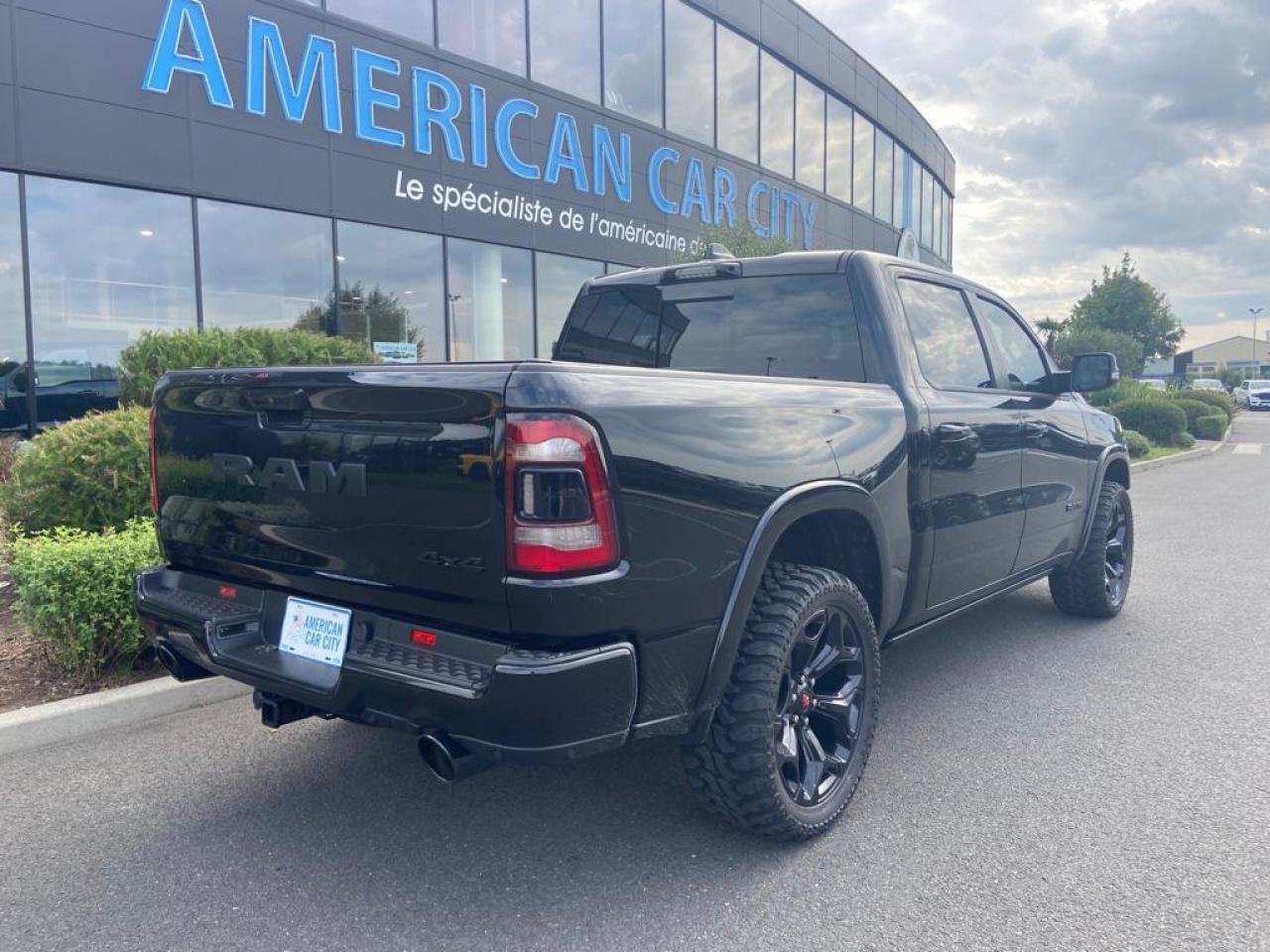 DODGE RAM 1500 CREW LIMITED NIGHT EDITION