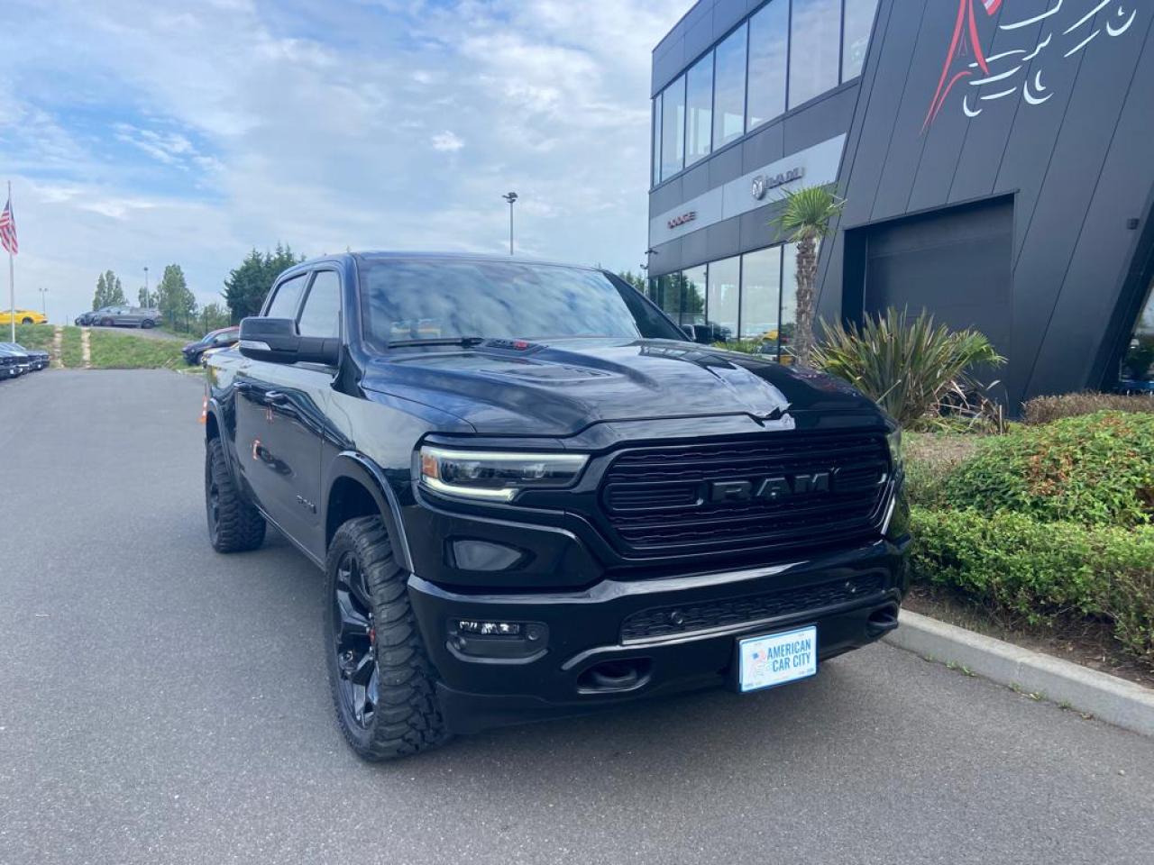 DODGE RAM 1500 CREW LIMITED NIGHT EDITION