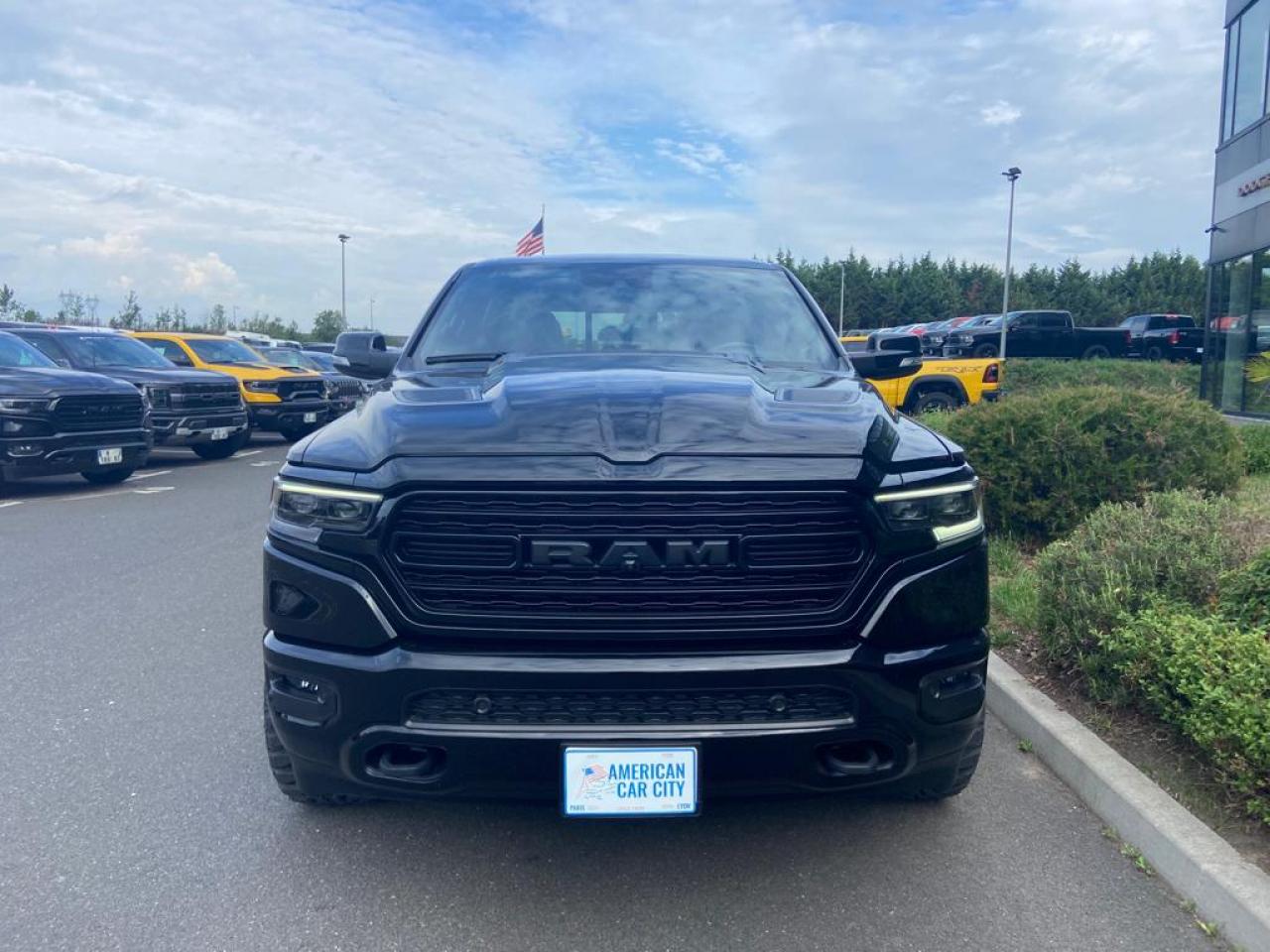 DODGE RAM 1500 CREW LIMITED NIGHT EDITION