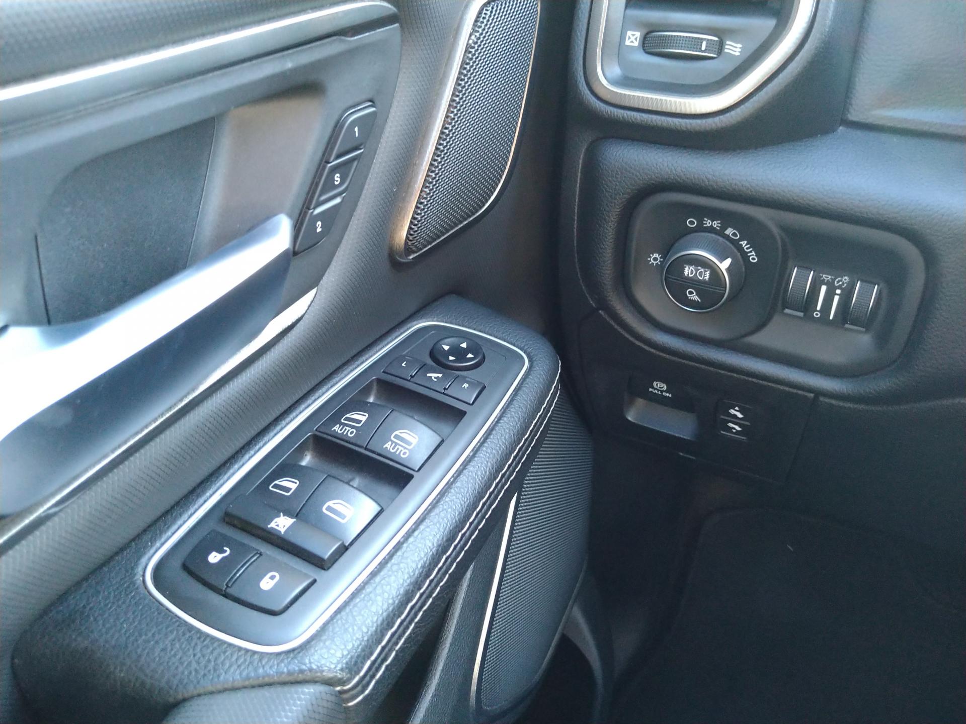 DODGE RAM 1500 CREW SPORT NIGHT EDITION
