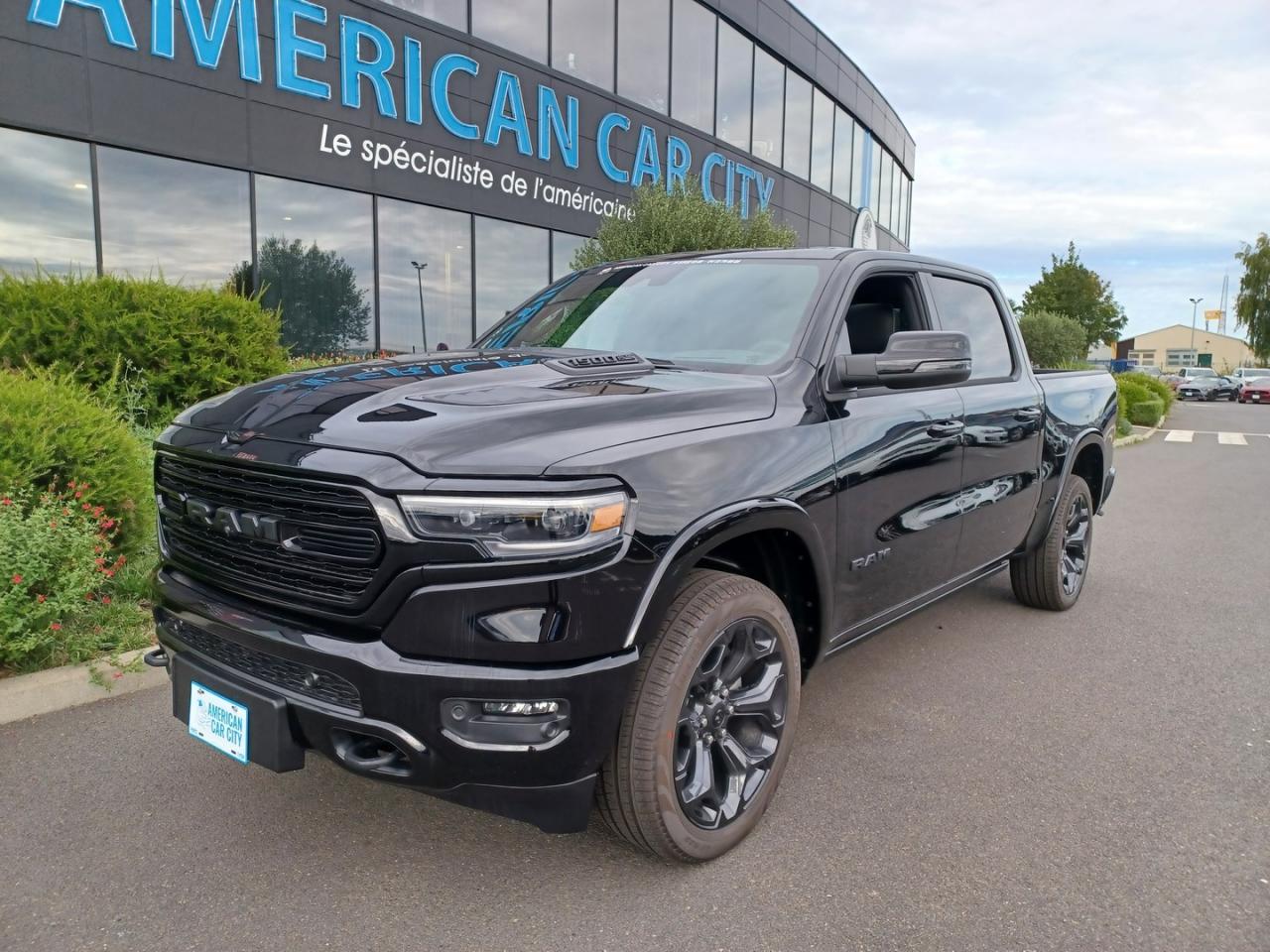 DODGE RAM 1500 CREW LIMITED NIGHT EDITION