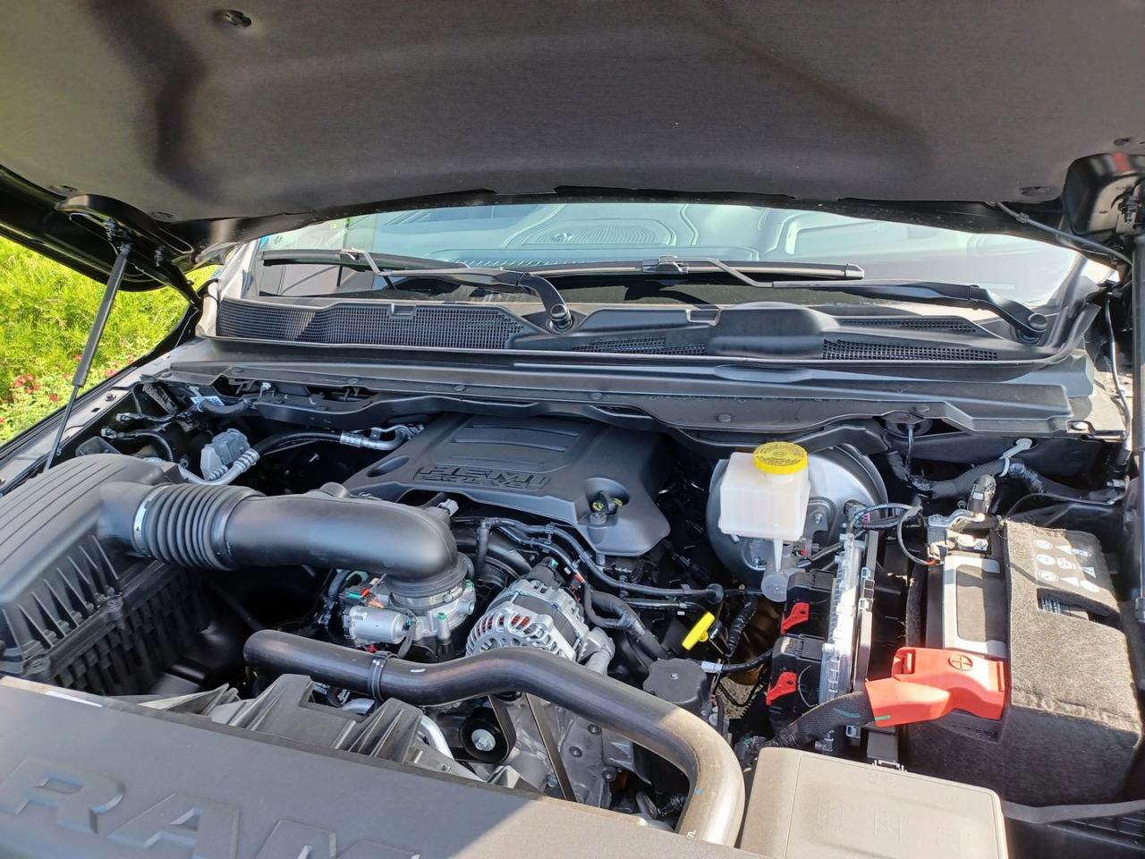 DODGE RAM 1500 CREW LIMITED (RED) EDITION