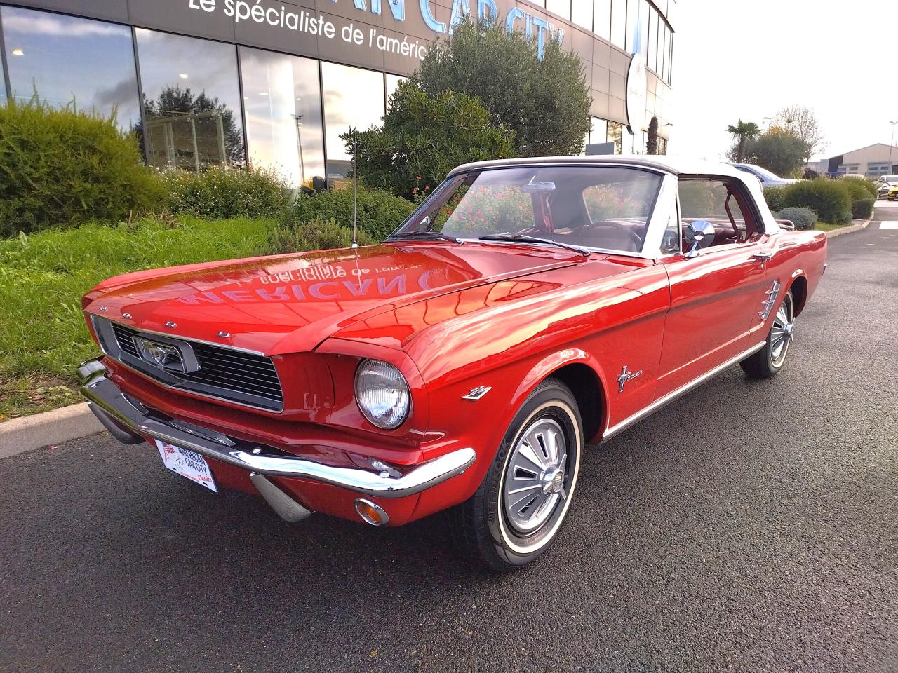 FORD MUSTANG CABRIOLET EN RESTAURATION CHEZ NOUS