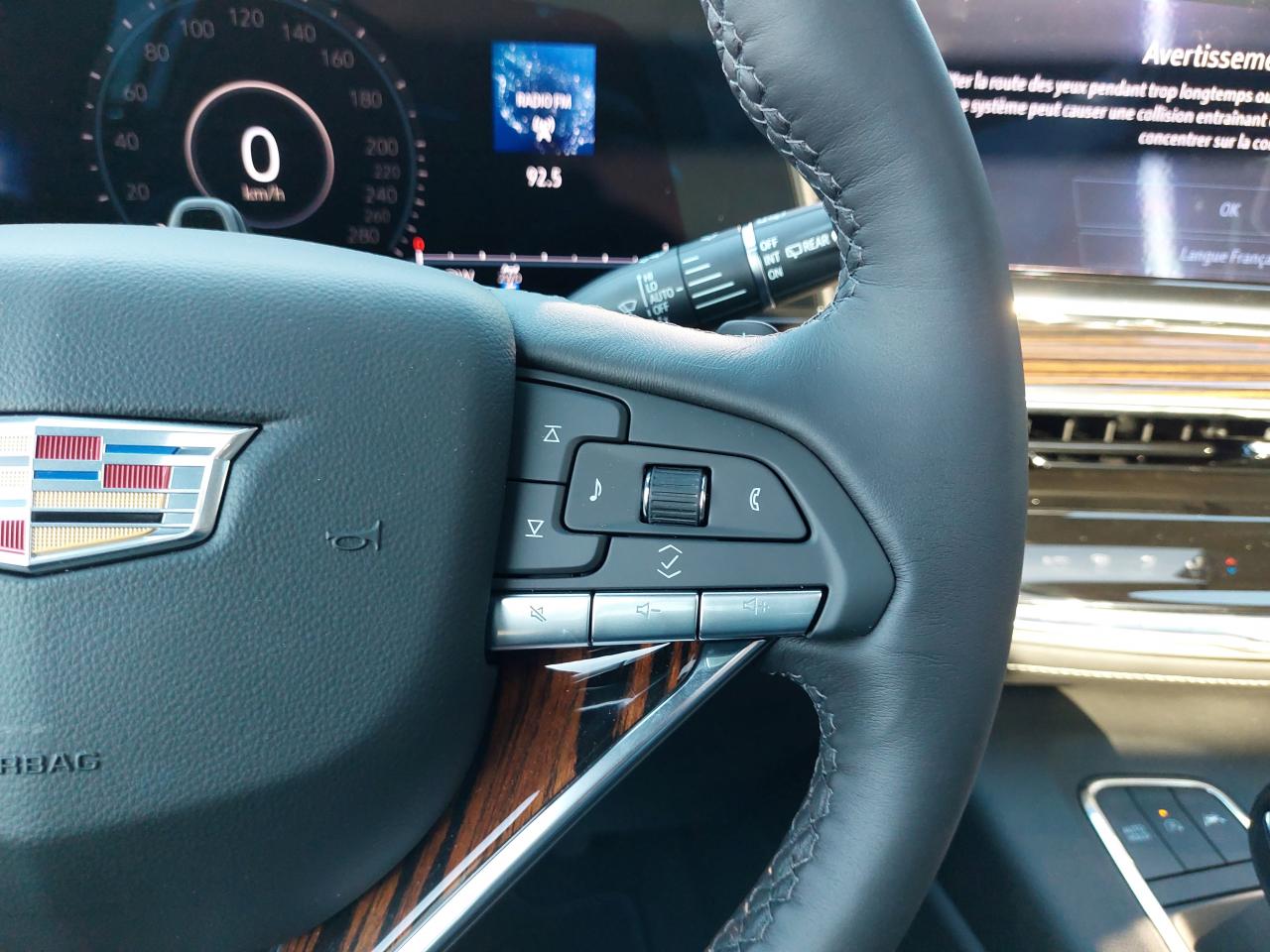 CADILLAC ESCALADE ESV Premium V8 6.2L