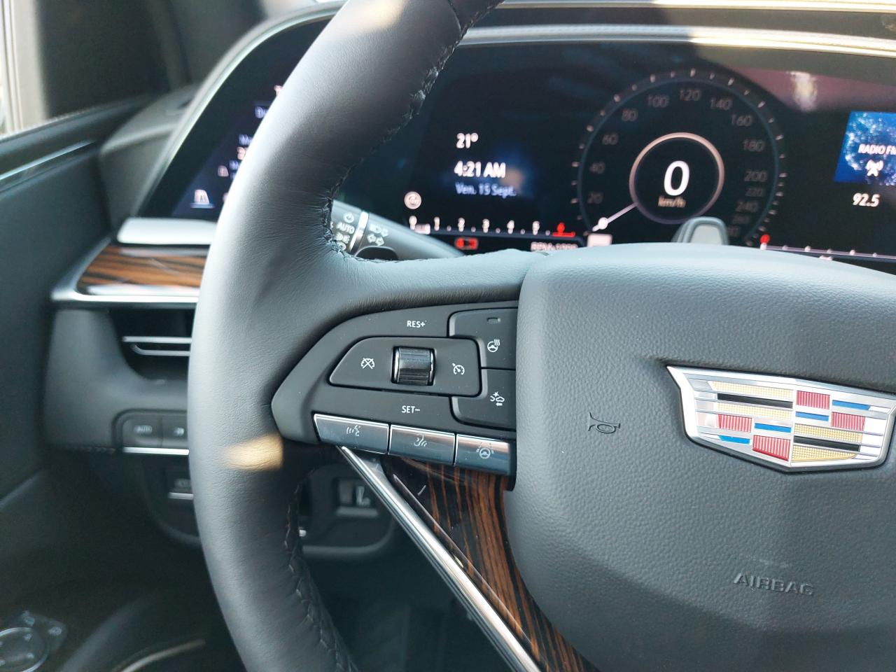CADILLAC ESCALADE ESV Premium V8 6.2L