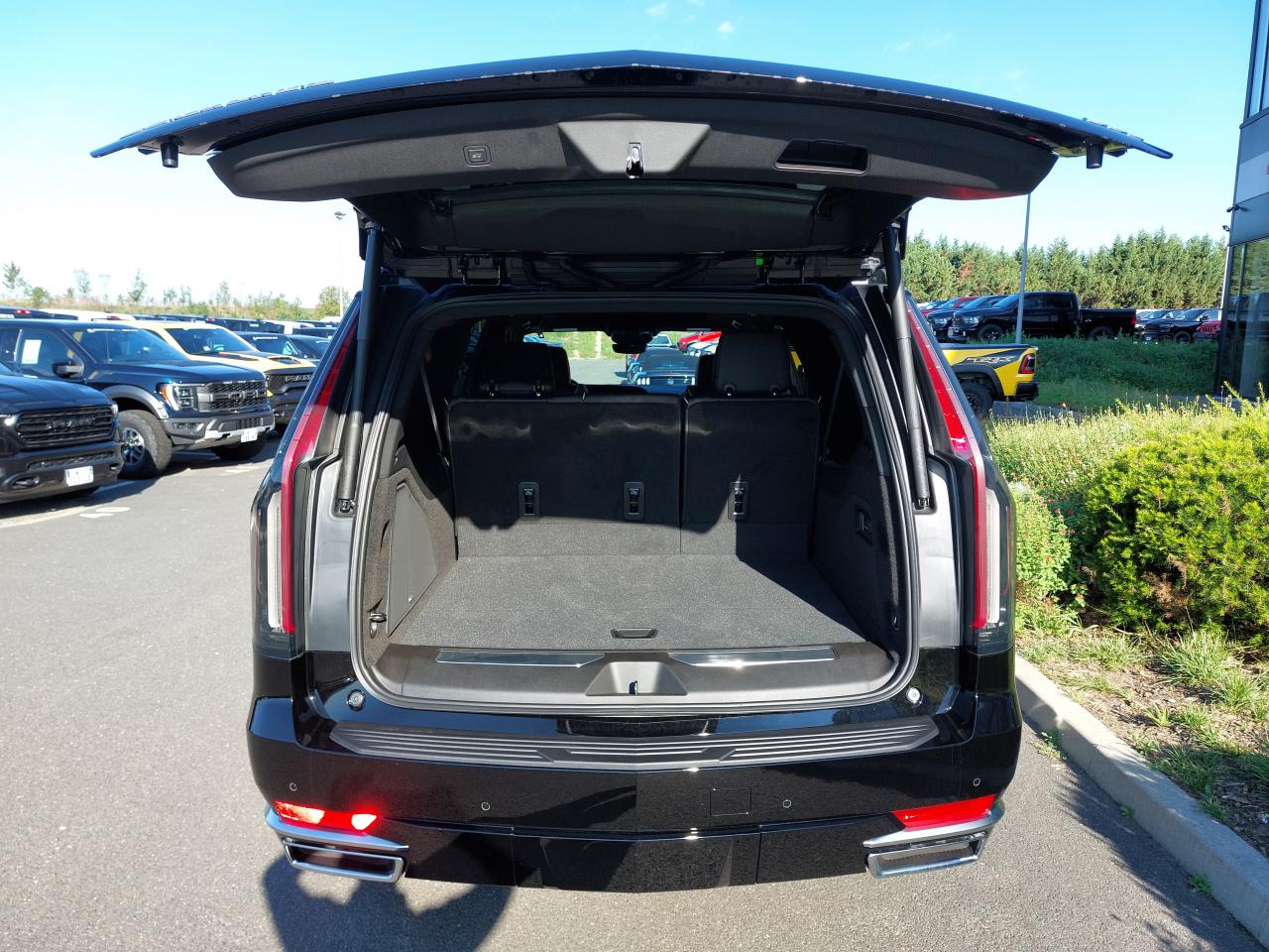CADILLAC ESCALADE ESV Premium V8 6.2L