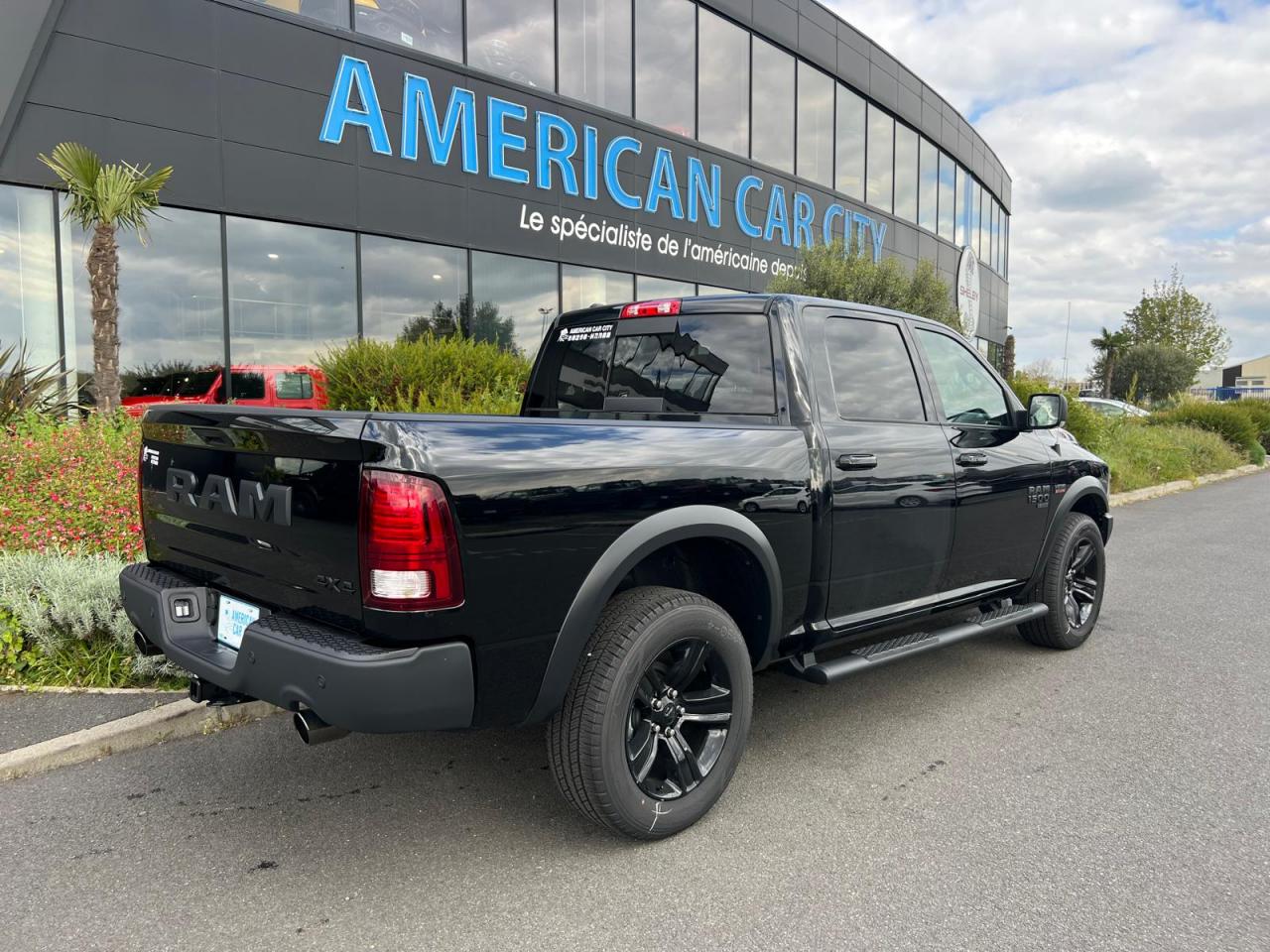 DODGE RAM 1500 Crew Cab SLT WARLOCK