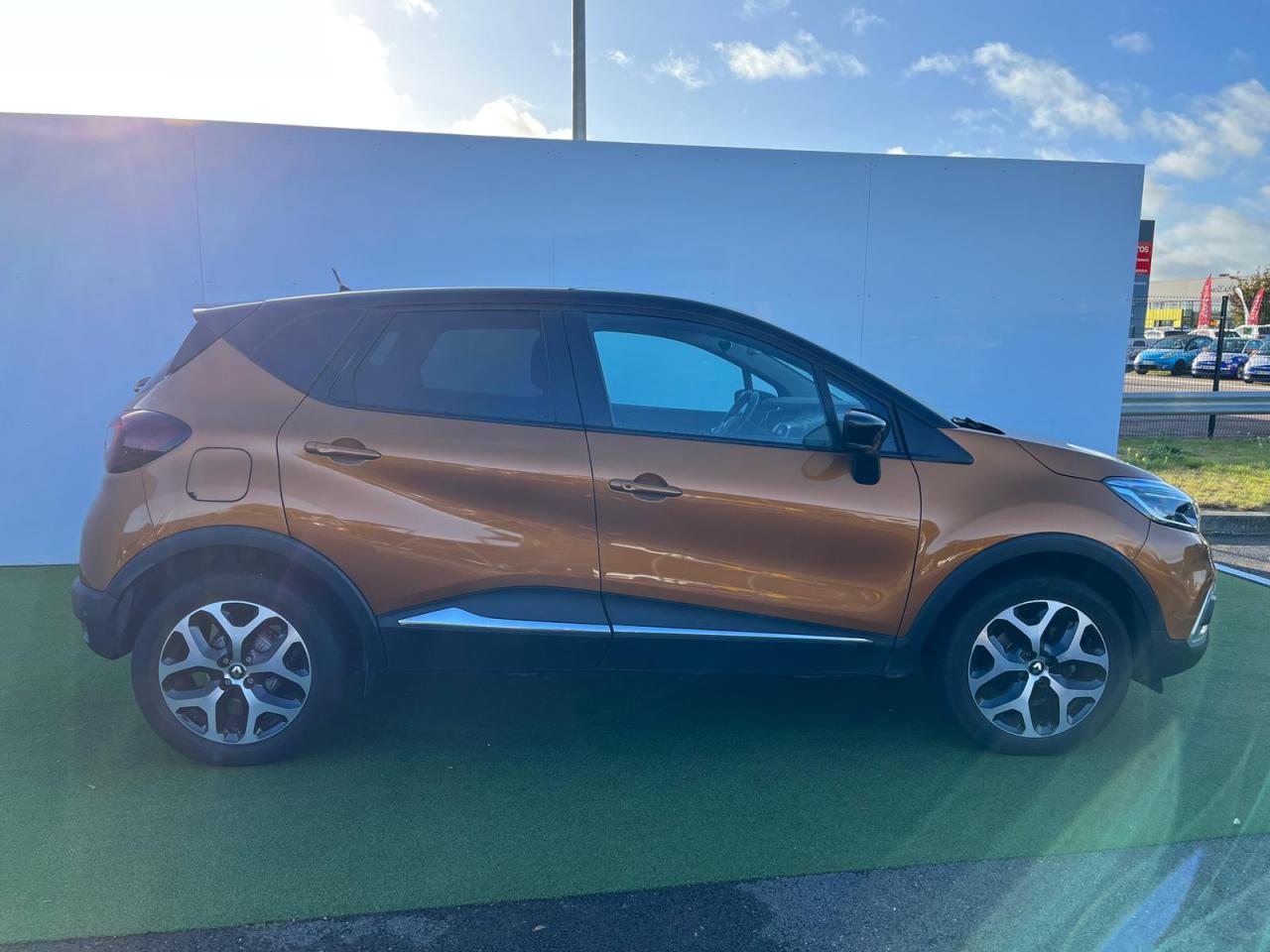 PURE AUTOMOBILES - RENAULT-CAPTUR-(2) 1.2 TCE 120 ENERGY INTENS